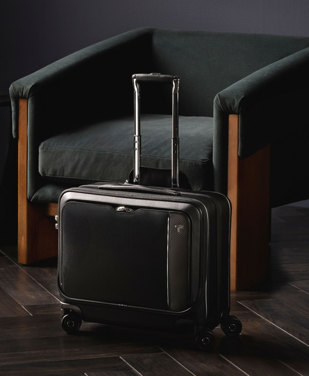 Чемодан-пилот Compact/Black