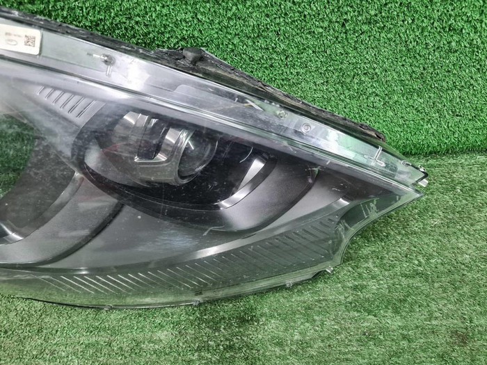 Стекло фары правое Porsche Macan 95b (2014-2018)