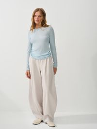 Брюки из жатого хлопка "Светло-серые" женские