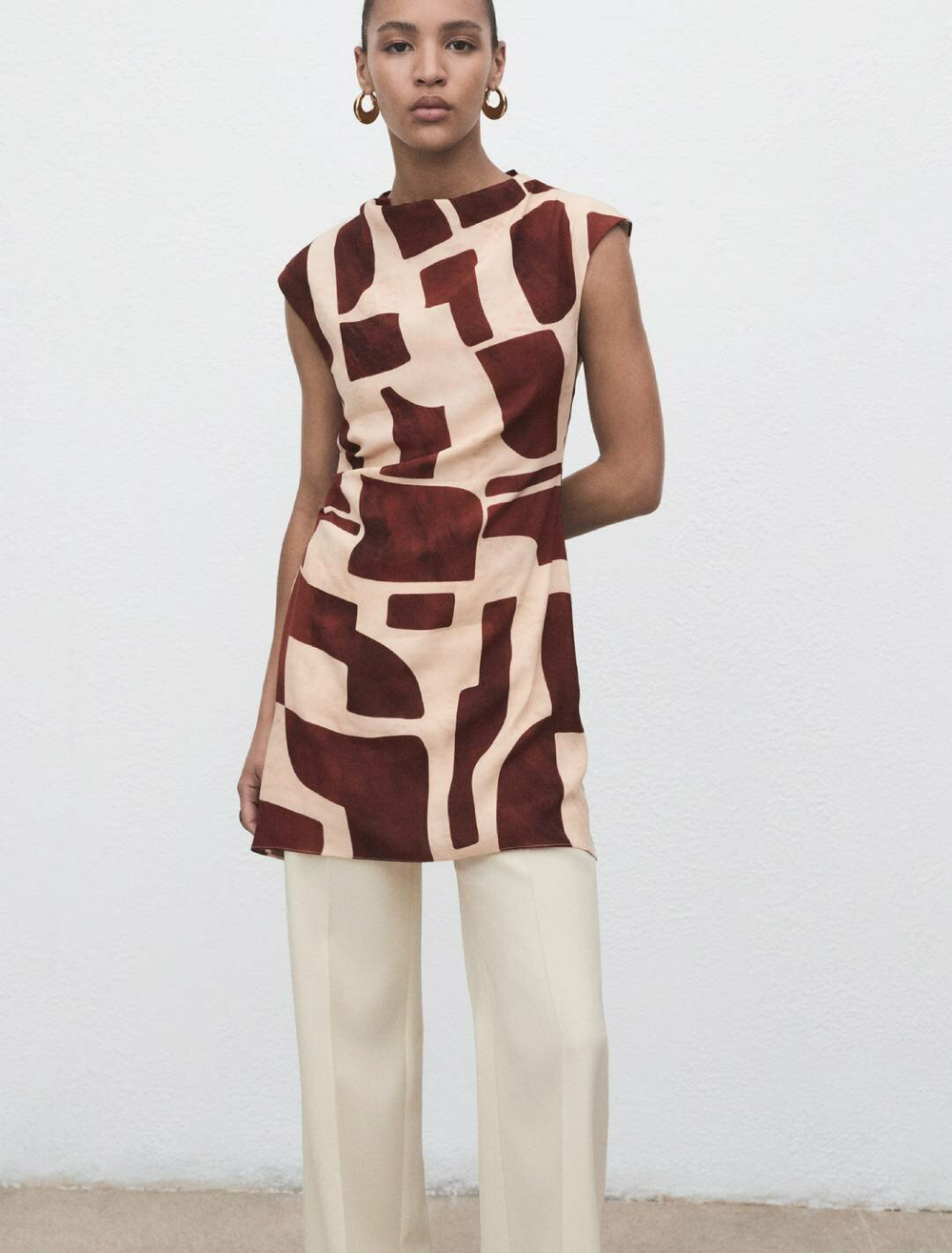 Костюмные брюки прямого кроя со средней посадкой