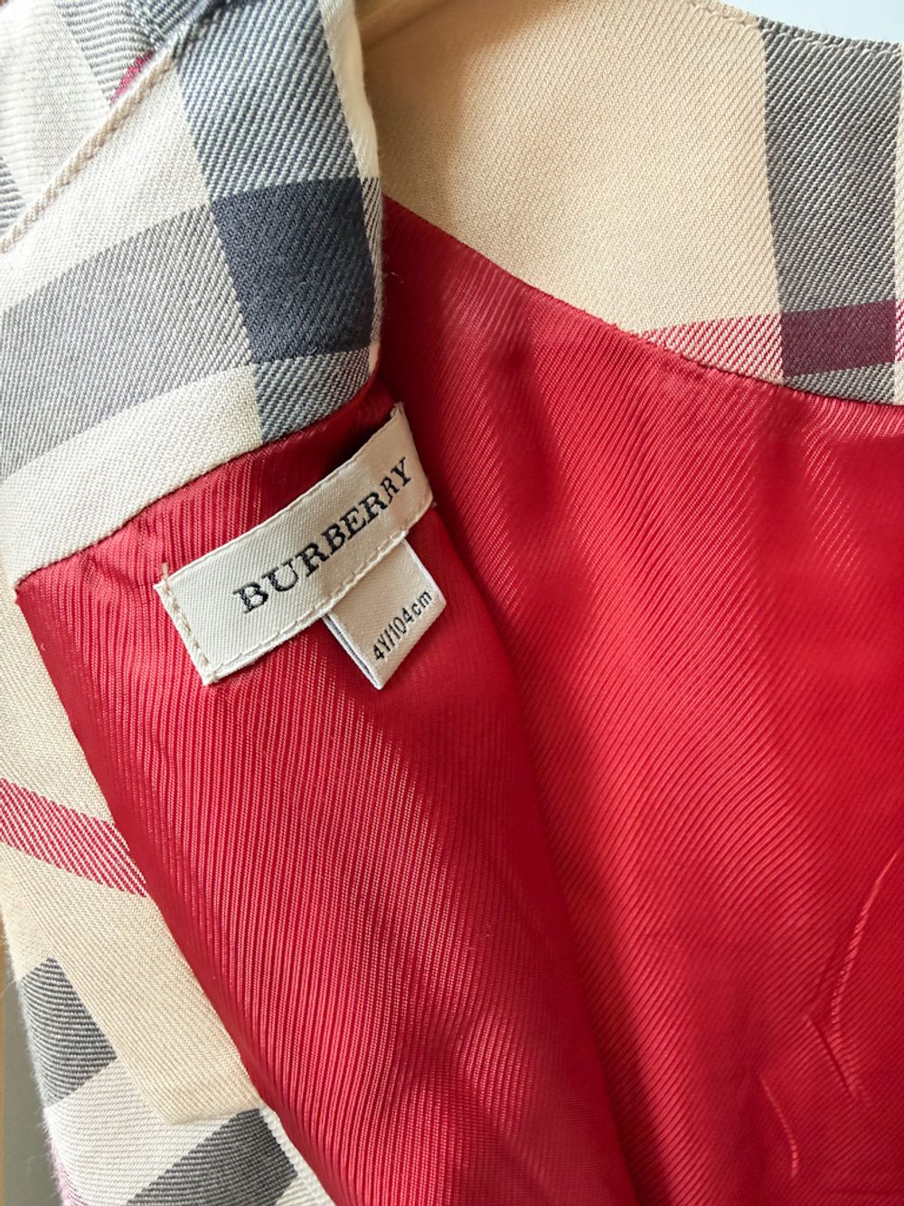 Платье Burberry, 104