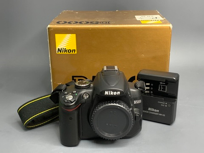 Nikon D5000 3.700 кадров