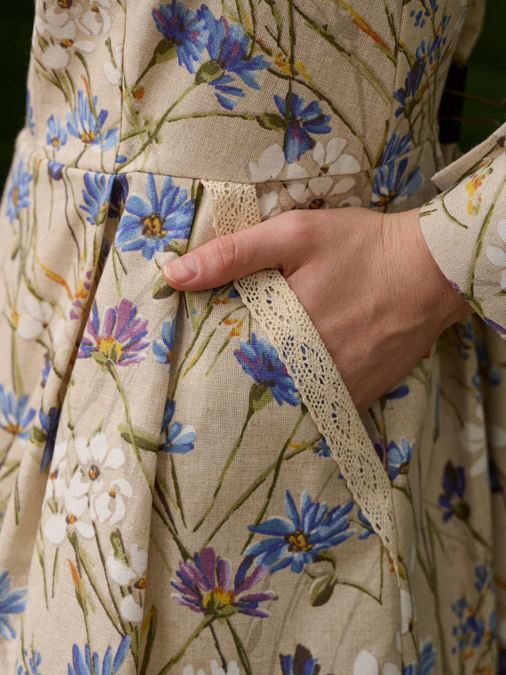 Платье с кружевом длинное