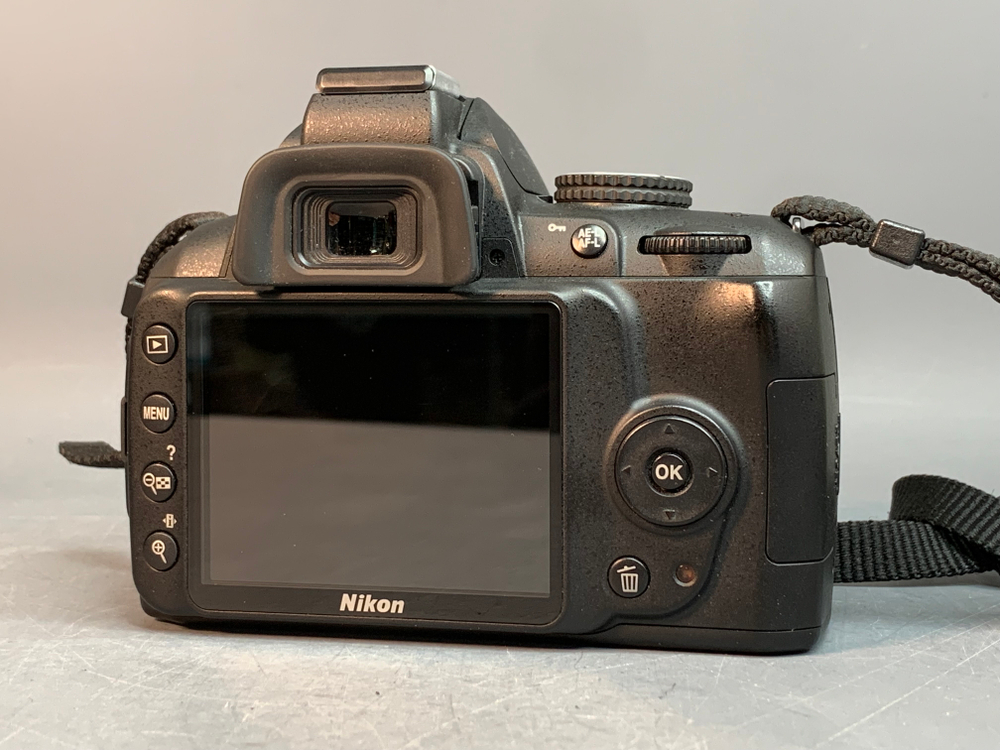 Nikon D3000 Kit 18-55mm 3.200 Кадров