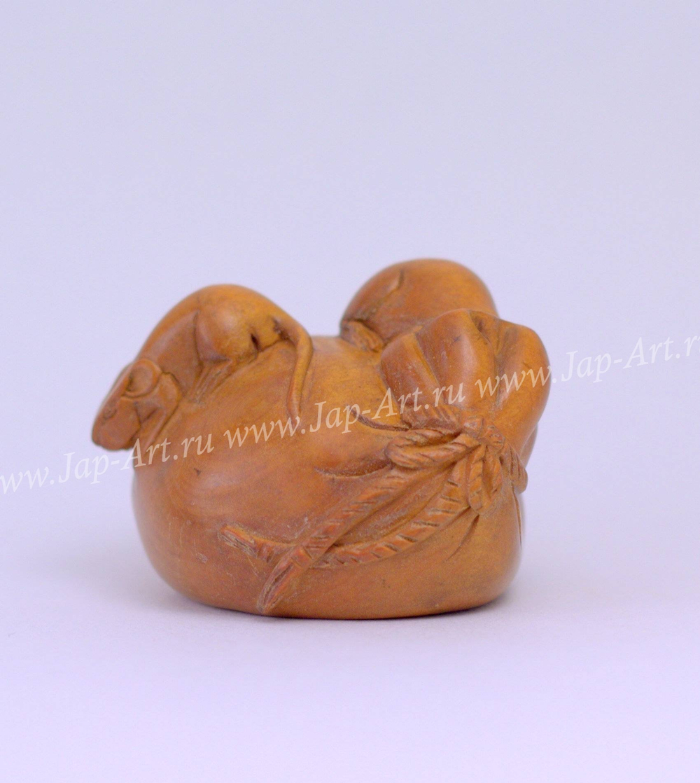 Нэцкэ Три мыши и мешок с крупой