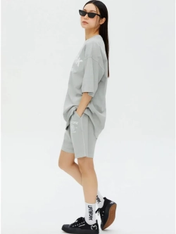 Базовые пигментные шорты с принтом логотипа