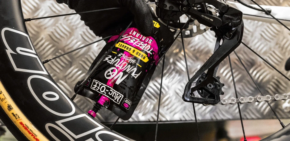 Герметик для бескамерных покрышек Muc-Off Road & Gravel Tubeless Sealant