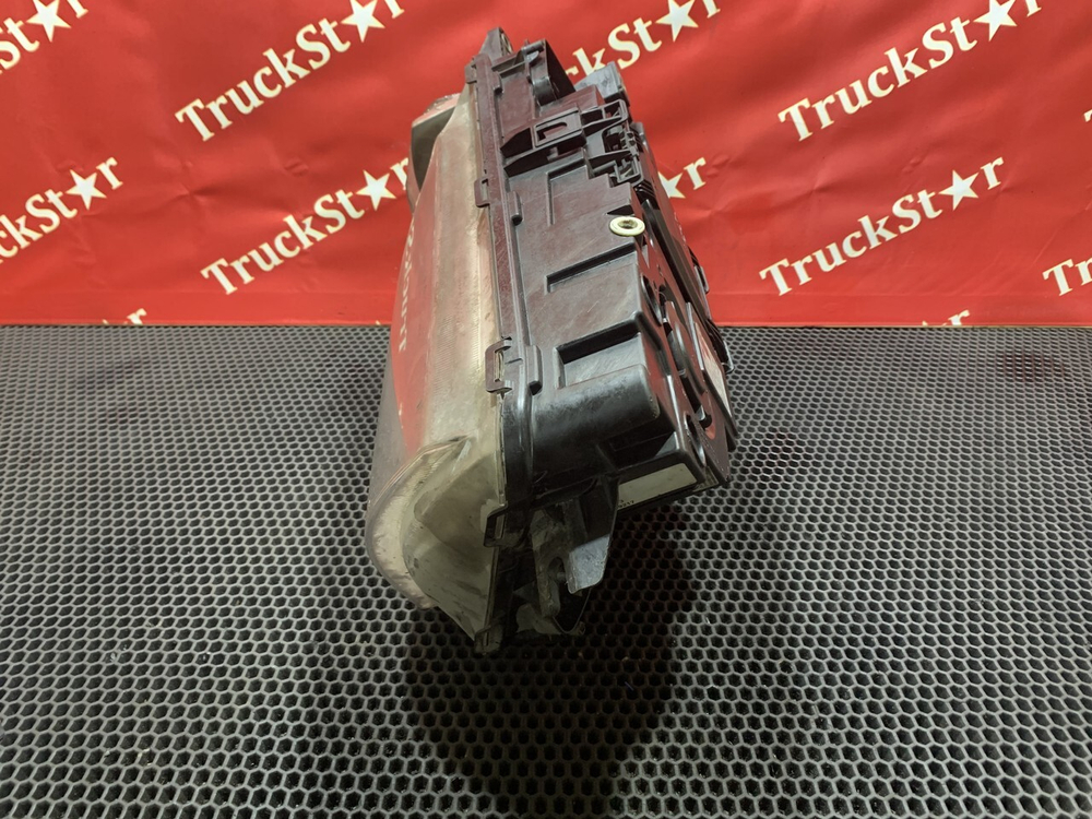 Фара правая Halogen + LED