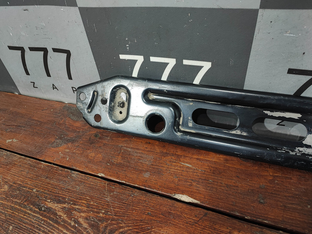 Кронштейн радиатора Volvo XC60 1  Б/У Оригинал 31368100