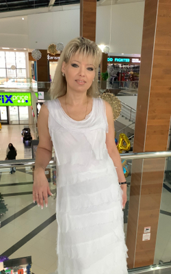 Белое платье-сарафан с шифоновой "рванкой"