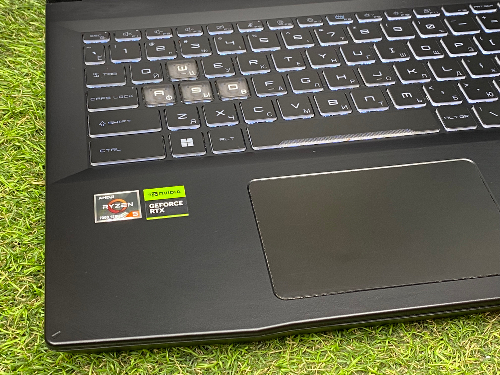 Игровой MSI 15' Ryzen 5 7535HS/IPS 144Гц/RTX 4050 6GB/24GB DDR5/512GB/ Bravo 15 C7VE-070XRU/Windows 11
