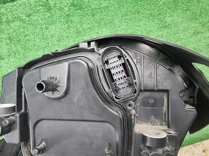 Фара правая Porsche Macan 95b (2018-2021) LED