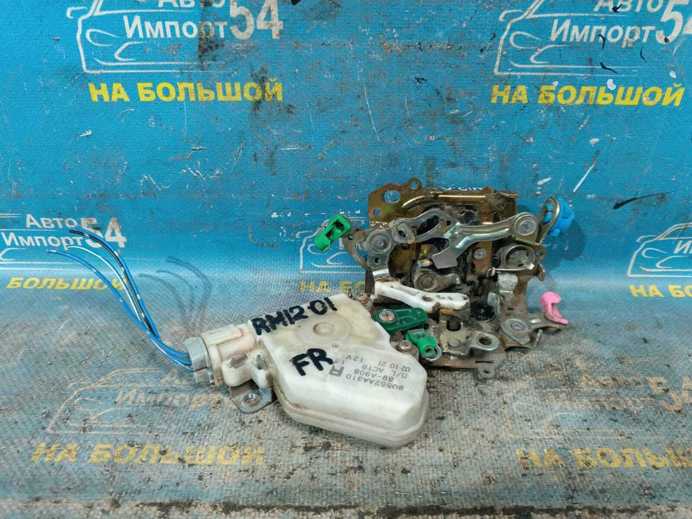 Замок двери передней правой NISSAN LIBERTY 2002