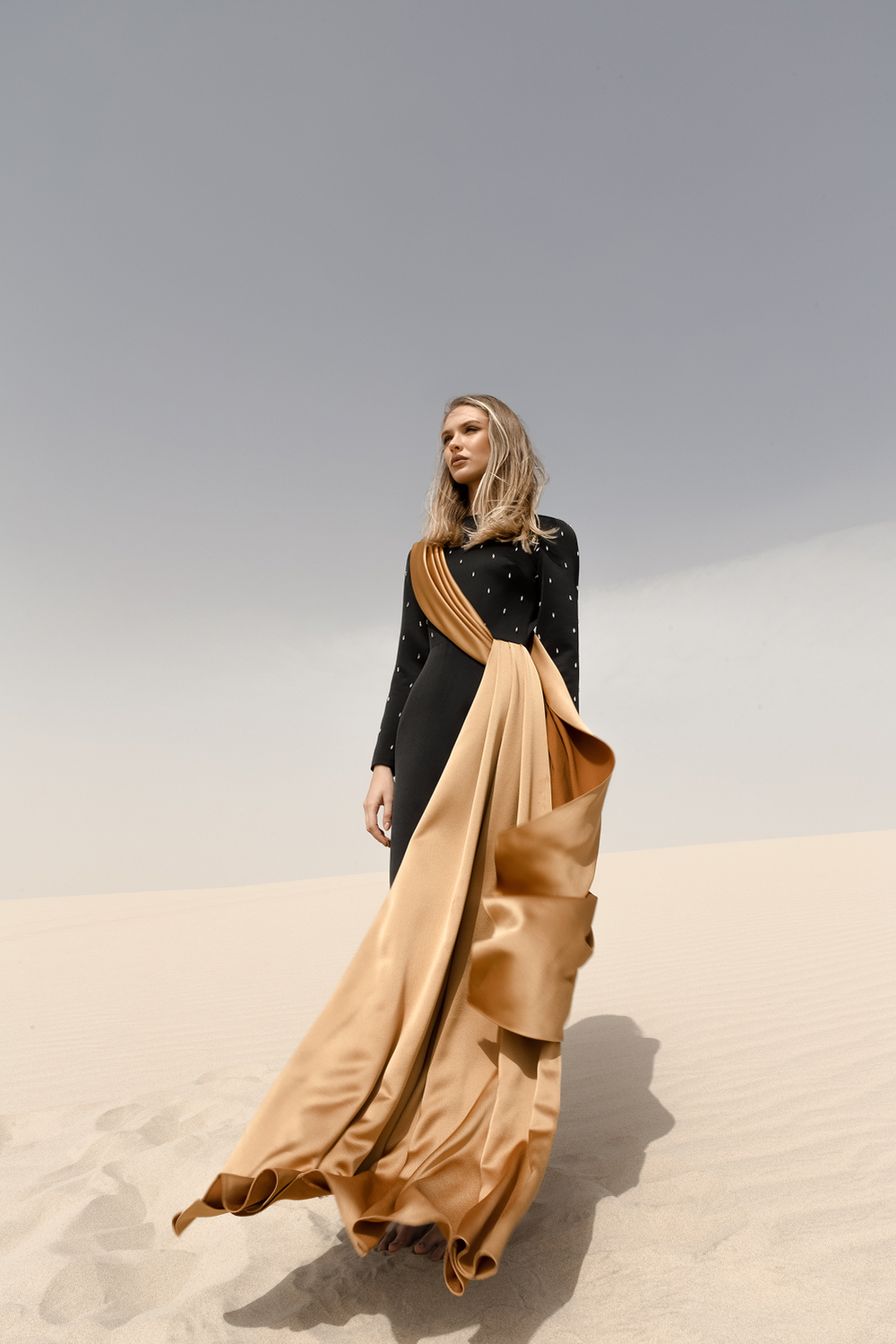 Платье макси сатиновое с асимметричной драпировкой и вышивкой