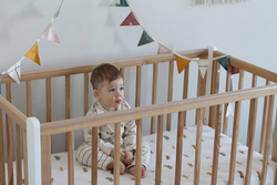 Детская кроватка Фабрика Облаков Onlybaby Scandi маятник продольный молочный, дерево