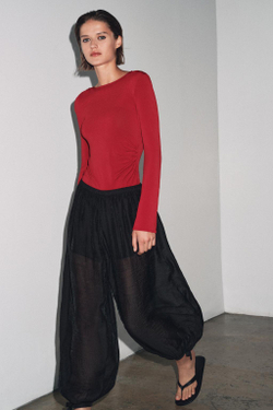 ZARA ФУТБОЛКА С ДЛИННЫМИ РУКАВАМИ И СБОРКАМИ, БУРГУНДИ