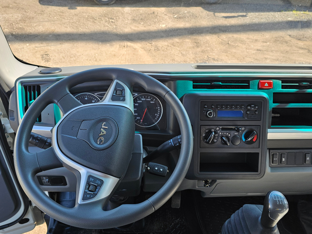 JAC N120X бортовой с КМУ Hyva HST6.3E3