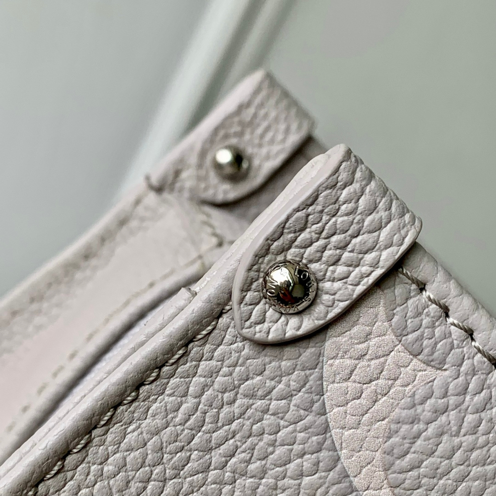 Louis Vuitton Onthego East West