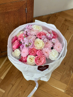 Сборный букет из хризантемы, маттиолы, кустовых пионовидных роз и диантусов - размер M