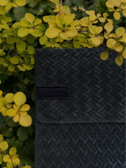 Laptop case pletenka green
