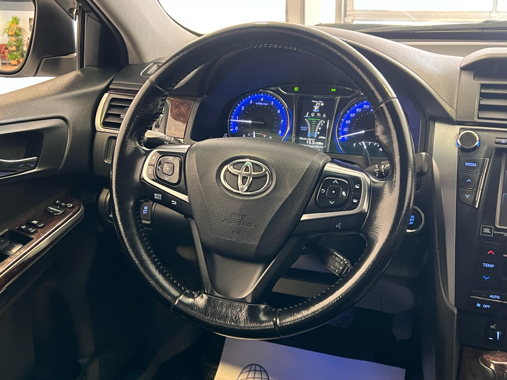 Toyota Camry, 2016 год