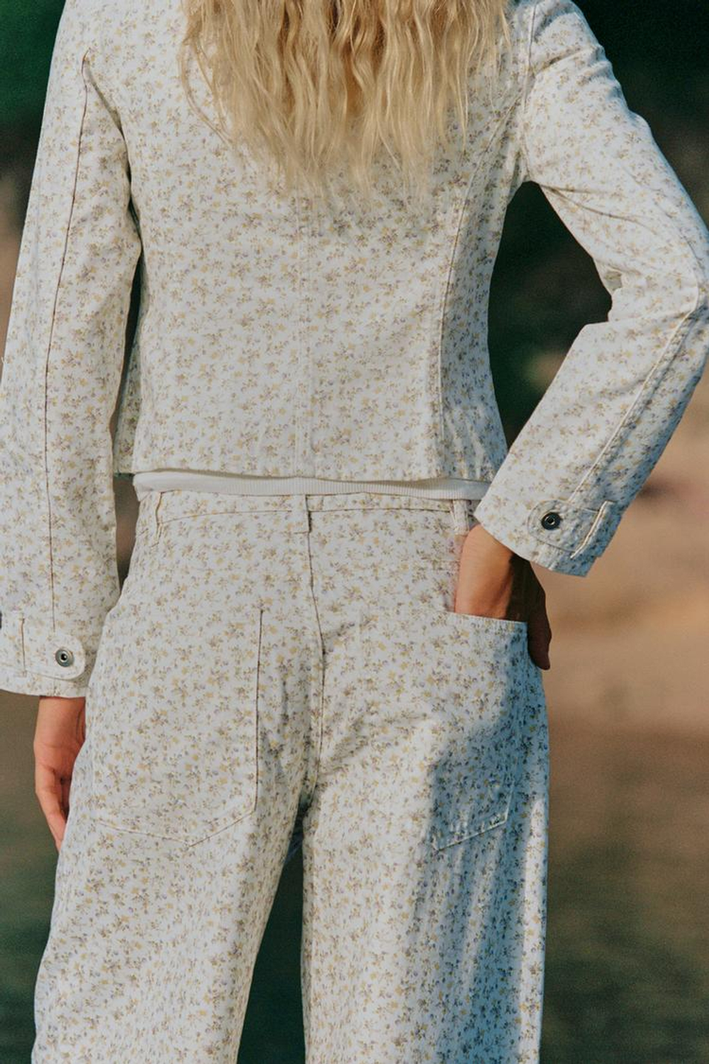 ZARA ДЖИНСЫ TRF BAGGY С ЦВЕТОЧНЫМ ПРИНТОМ, С ПРИНТОМ