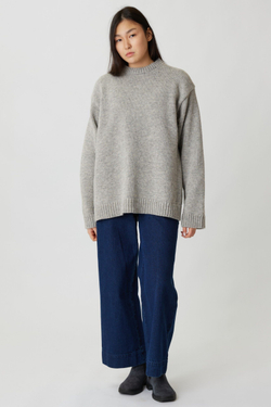 Свитер из шерсти светло-серого цвета