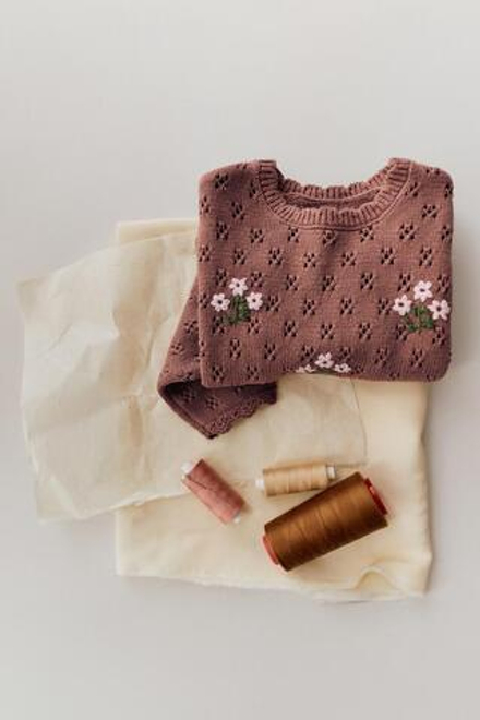 ZARA ВЯЗАНЫЙ ДЖЕМПЕР С ВЫШИВКОЙ, РОЗОВЫЙ/ЛИЛОВЫЙ