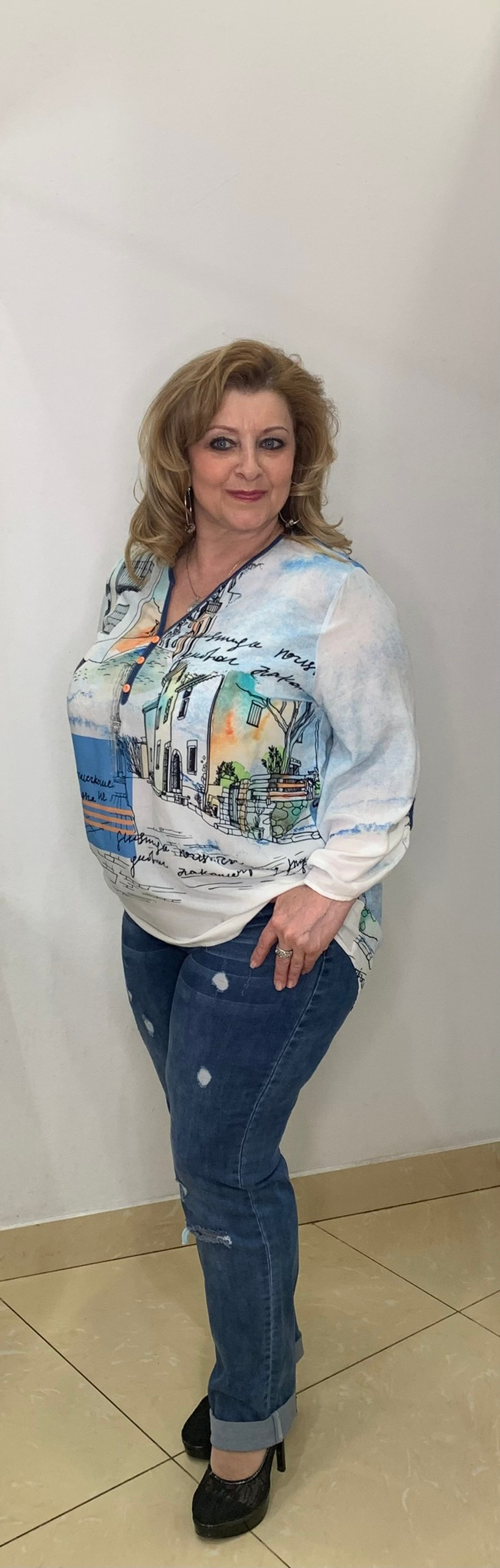 Тонкая рубашка-поло с оригинальным изображением