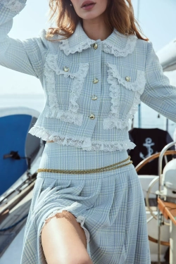 Укороченный жакет с накладными карманами