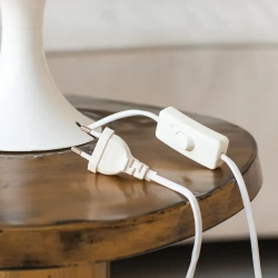 Лампа настольная с абажуром