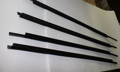 Уплотнители стекол /1118/ внешн. гориз. перед и зад (с двойной лапкой)/4шт/ (AD Plastik)