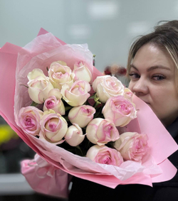 Букет из 15 нежных роз