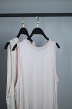 платье без рукавов в длине макси