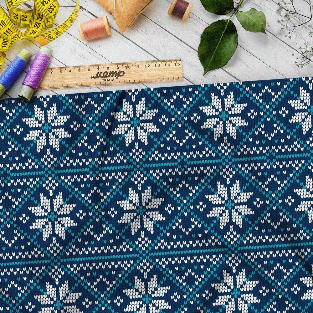 Ткань шелк Армани крупный плотный узор на синем свитере