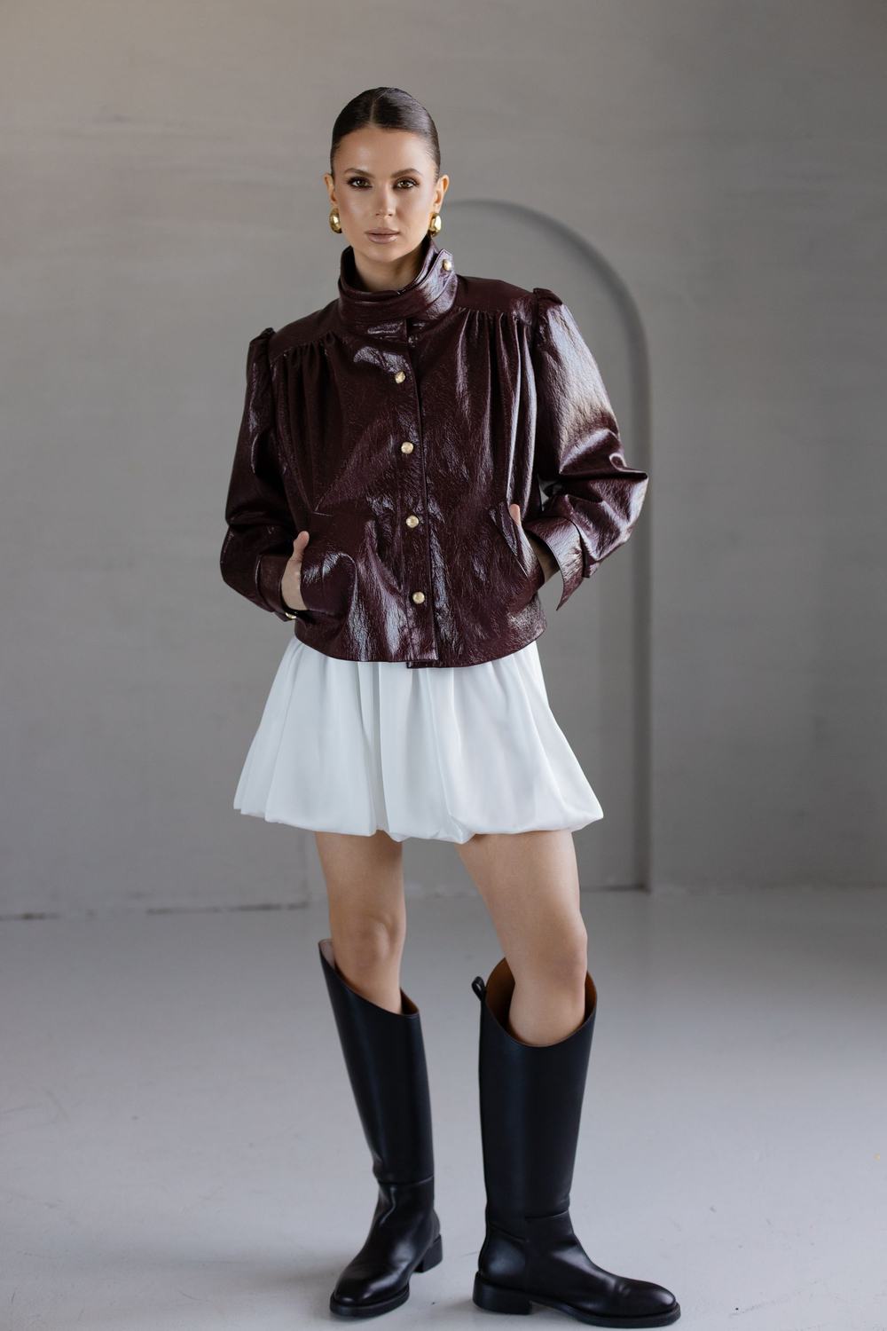 Бомбер из эко-кожи с драпировкой бордовый