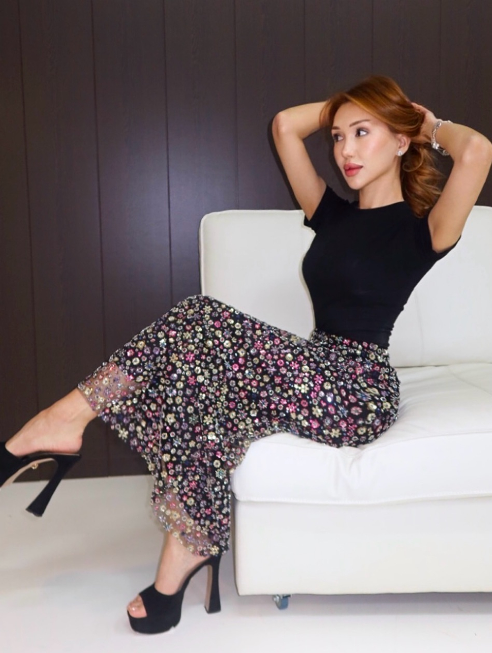 Юбка с рассыпной вышивкой