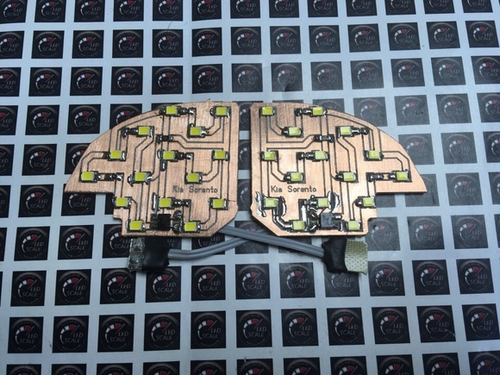 Плата в водительский плафон KIA SORENTO - белый