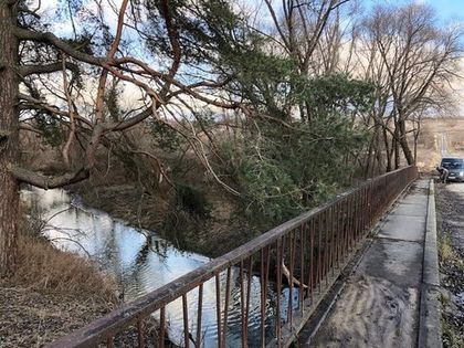 Уборка на мосту через Скнигу