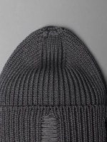 Шапка женская на осень рваная