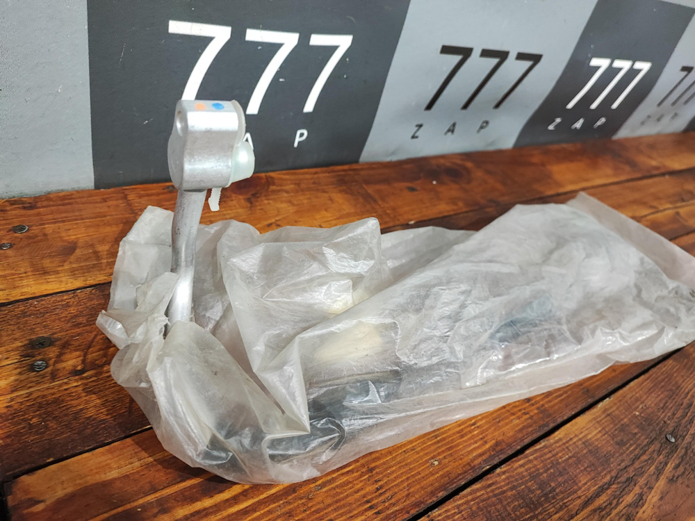 Трубка кондиционера Ranger, B-series 97-06 Новая Оригинал UH7161461A