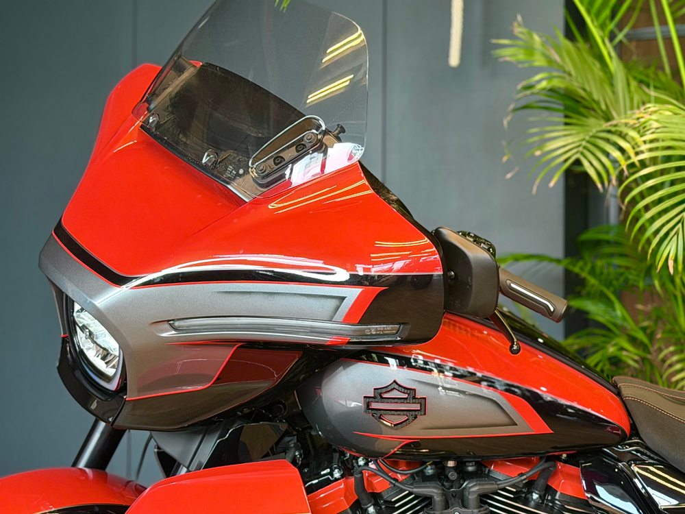 CVO Street Glide Limited "Citrus Heat CVO Tri-Tone" (2026)
