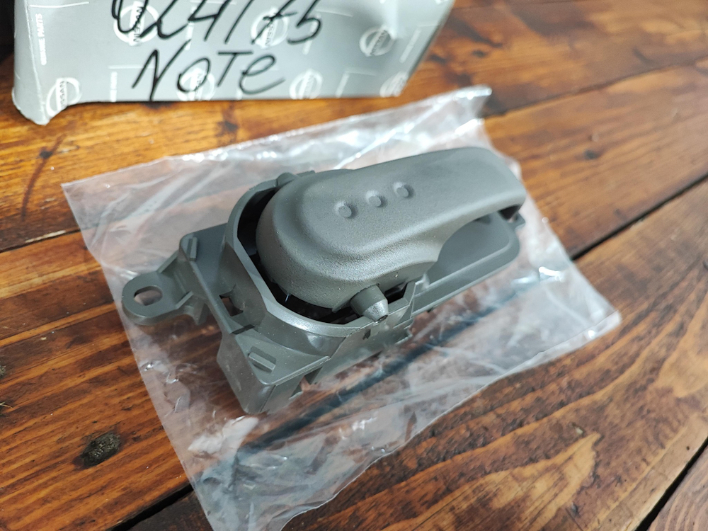 Ручка двери левая Nissan Note 1  05-13 Новая Оригинал 806709U000