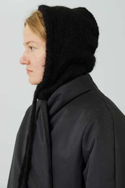 Капор черного цвета из мохера