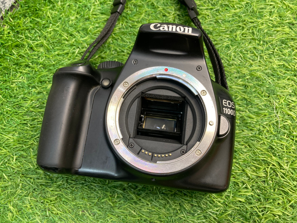 Canon 1100D kit 18-55mm 3.5-5.6 III 7.600 кадров
