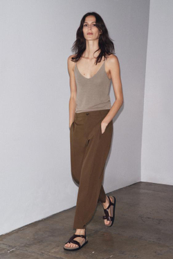 ZARA БРЮКИ С ЗАЩИПАМИ И ШЛЕВКАМИ — ZW COLLECTION, КОРИЧНЕВЫЙ