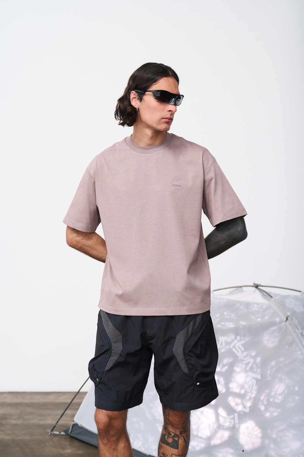Футболка Blue Monte T-Shirt with Frog, Hand, Tree, and Stone Print "Yunzhi Brown"