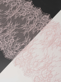 Кружево шантильи пудровое (лотос) неэластичное ширина 23 см длина 1.45 м