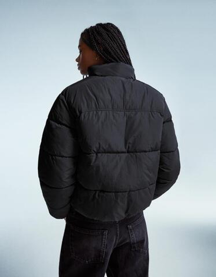 BERSHKA Куртка-пуховик, черный