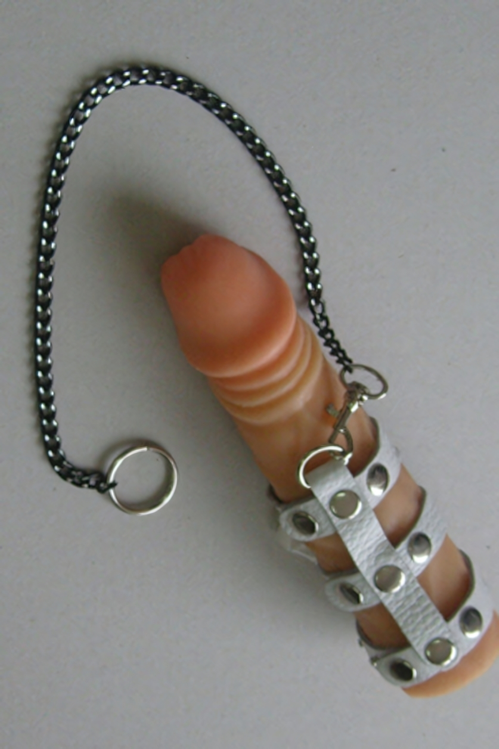 Белый поводок из натуральной кожи для пениса (Цвет: белый)